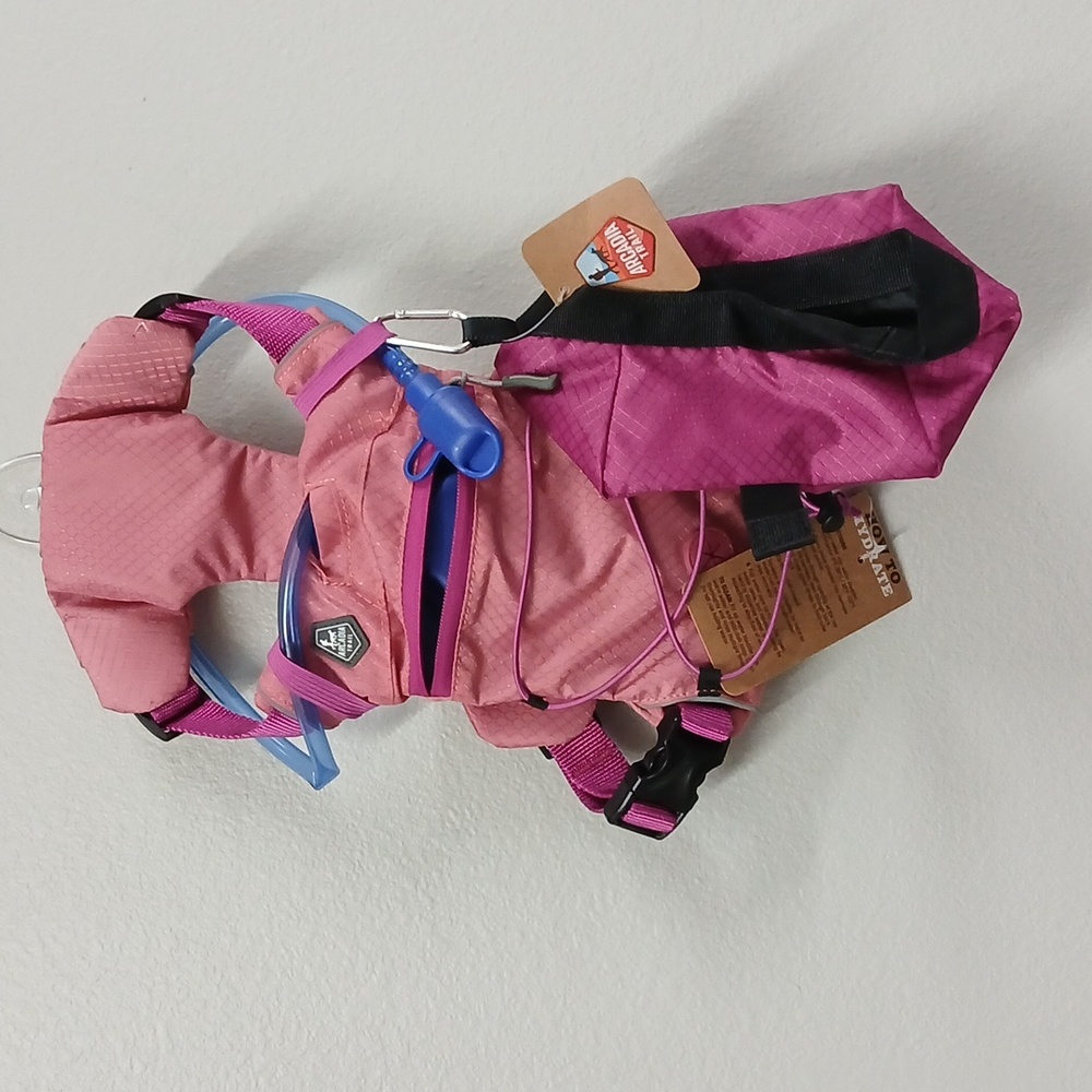 NWT Arcadia Trail Dog Water Bladder Harness Sz Medium